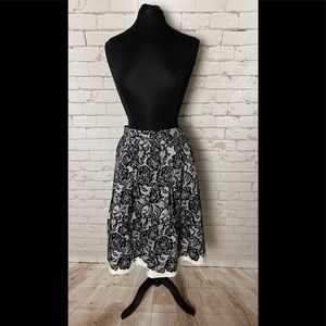 Beautiful skirt worn pockets
